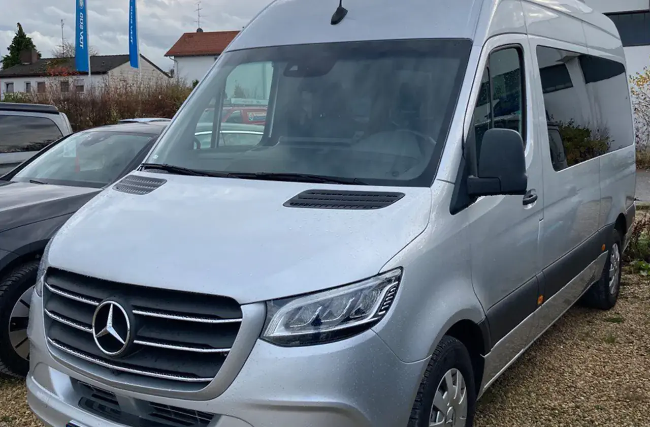 9-Seater Sprinter vs. 8-Seater V-Class / V-Klasse: Full Comparison