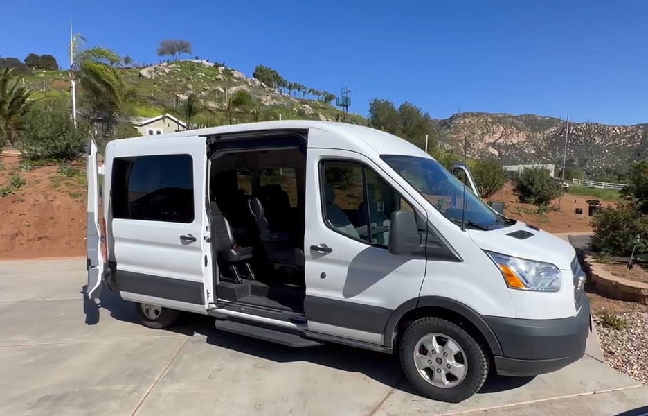 9 Reclining Business Van Transit